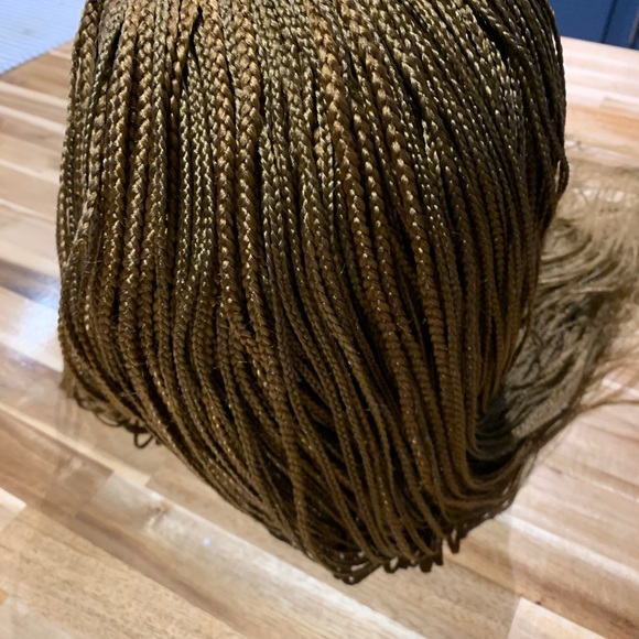 Gorgeous Micro Conroe wig - Picture 2 of 7